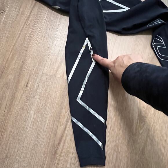 2XU Black Compression Leggings SZ Small - Picture 9 of 9